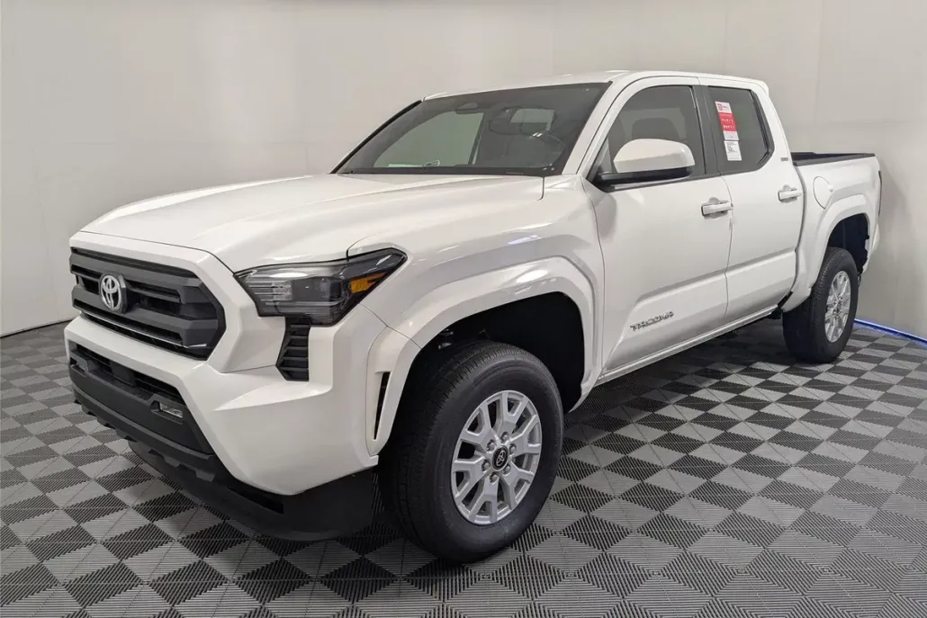 2025 Toyota Tacoma SR5 photo 1