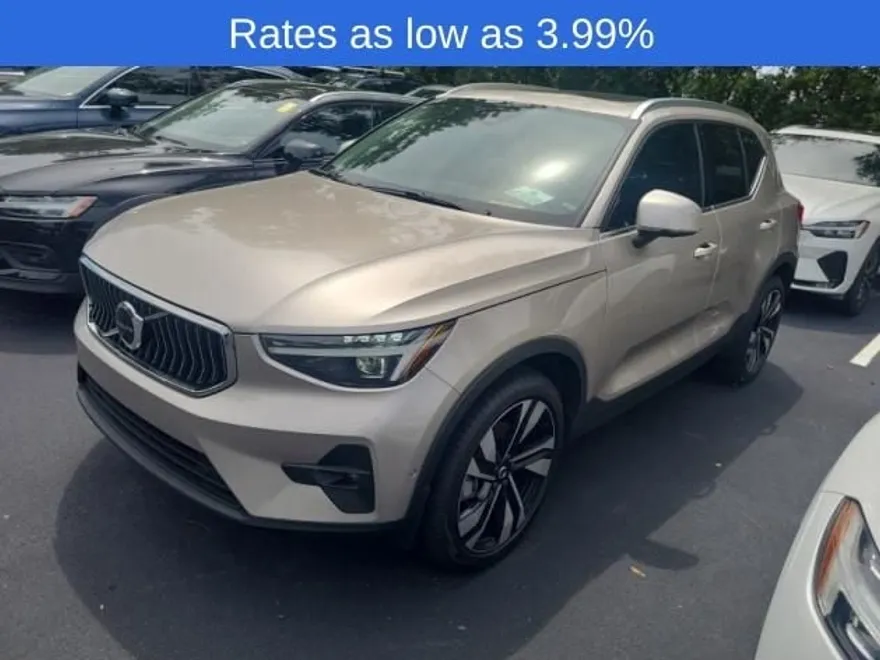2024 Volvo XC40 AWD Plus photo 1