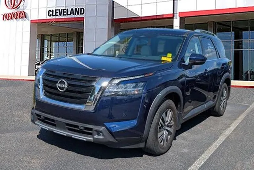 2022 Nissan Pathfinder SL photo 1