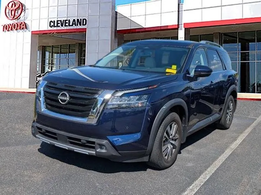 2022 Nissan Pathfinder SL photo 1