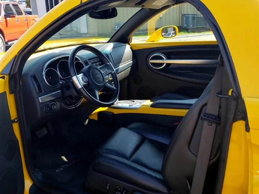 2003 Chevrolet SSR photo 3