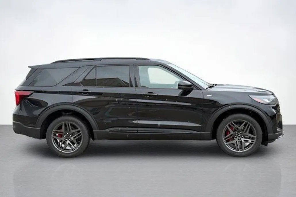 2025 Ford Explorer ST-Line photo 1