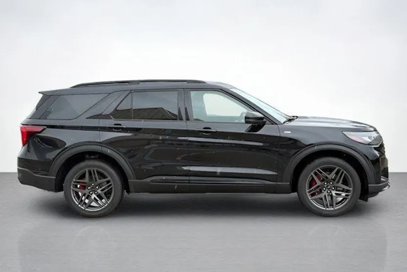 2025 Ford Explorer ST-Line photo 1