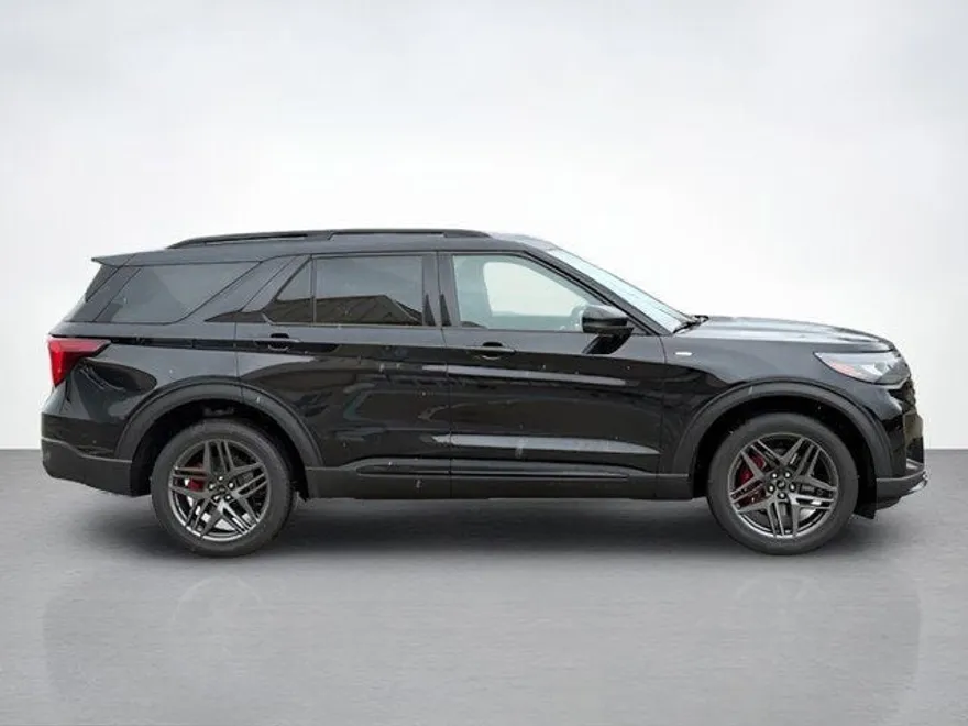 2025 Ford Explorer ST-Line photo 1