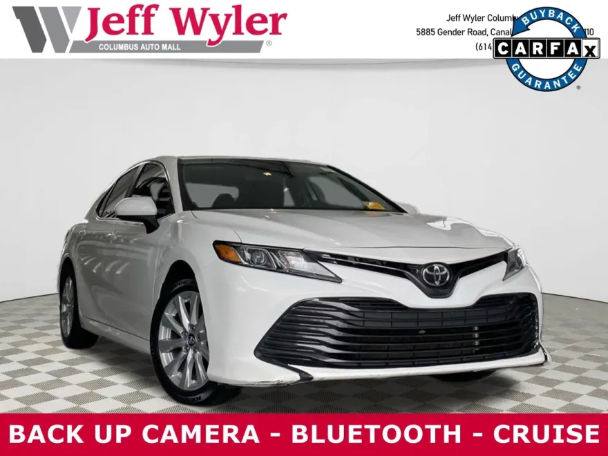 2019 Toyota Camry LE photo 1