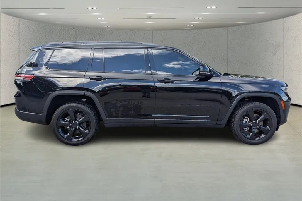 2024 Jeep Grand Cherokee Altitude photo 1