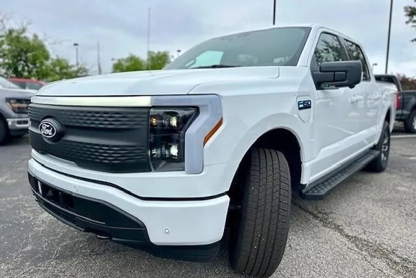 2025 Ford F-150 Lightning photo 1