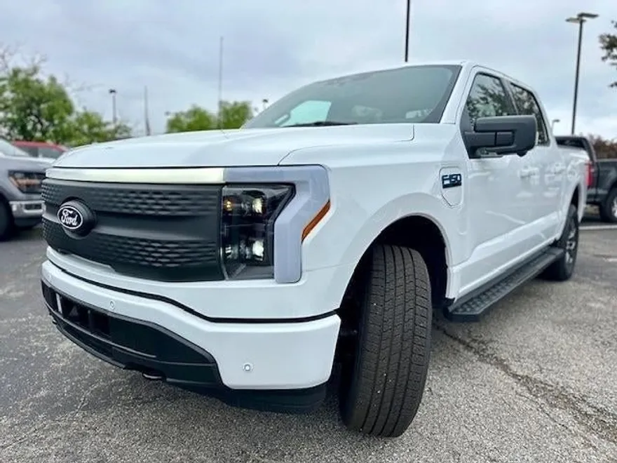 2025 Ford F-150 Lightning photo 1