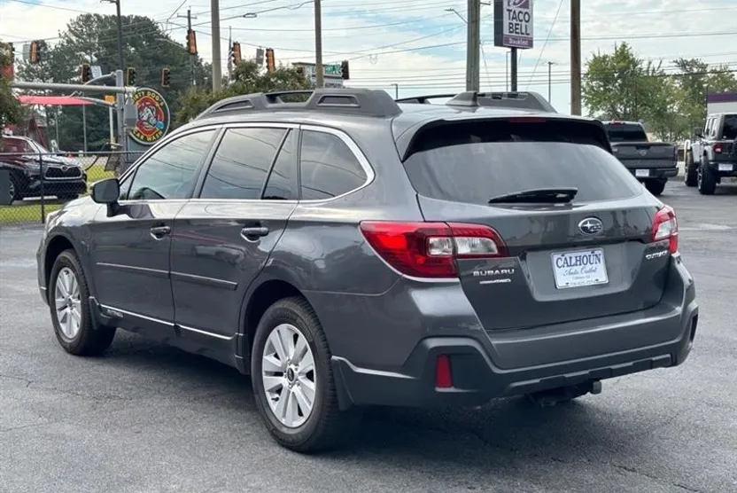 2018 Subaru Outback 2.5i Premium photo 1