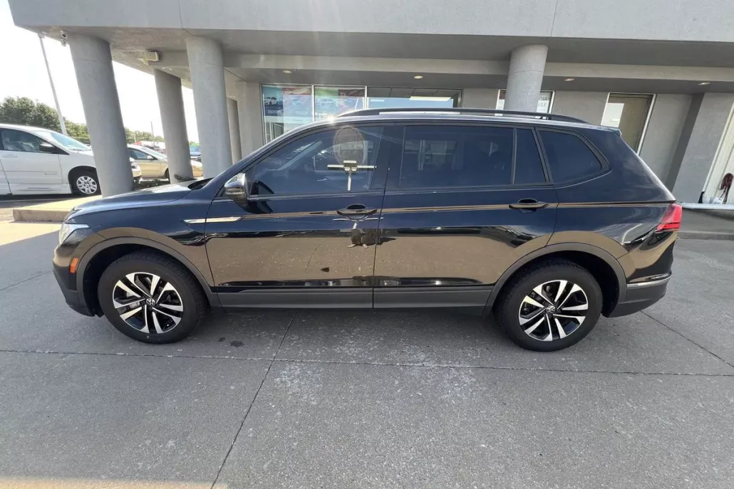 2022 Volkswagen Tiguan S photo 1