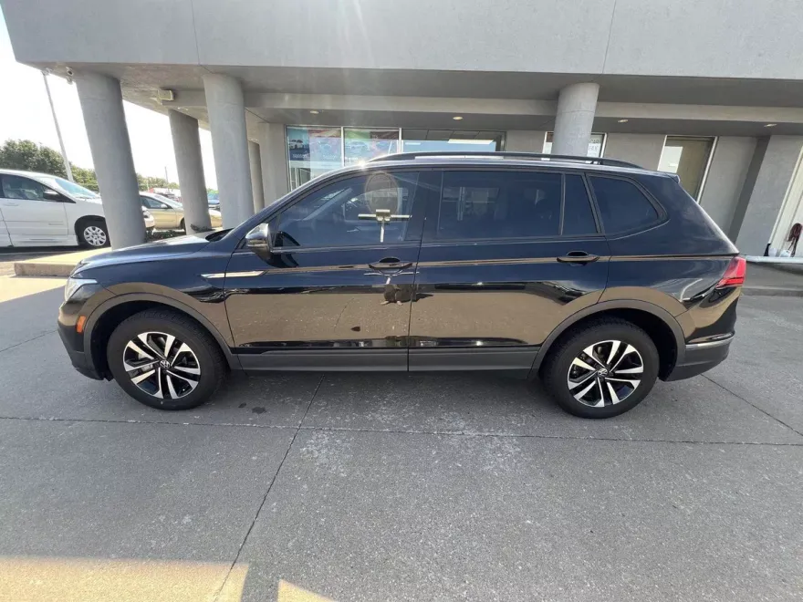 2022 Volkswagen Tiguan S photo 1