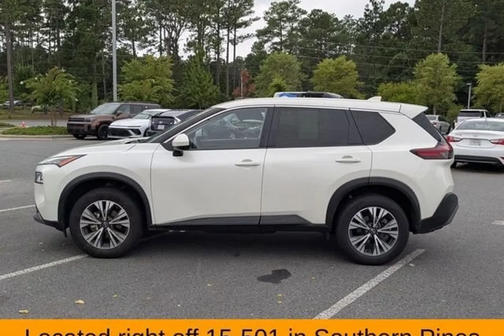 2023 Nissan Rogue SV photo 1