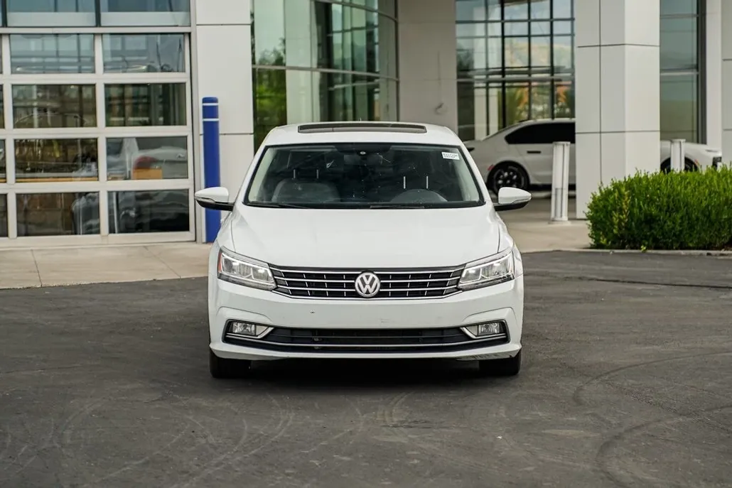 2016 Volkswagen Passat SE photo 1