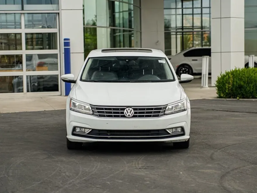 2016 Volkswagen Passat SE photo 1