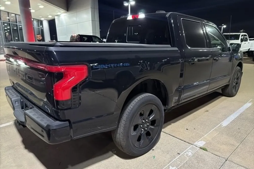 2024 Ford F-150 Lightning Platinum photo 1