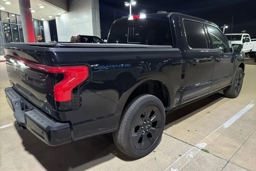 2024 Ford F-150 Lightning Platinum photo 1