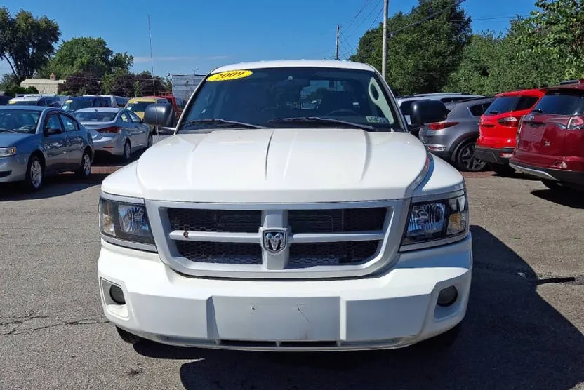 2009 Dodge Dakota SXT photo 1