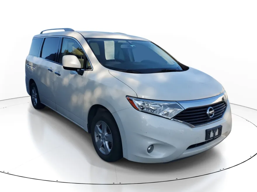 2017 Nissan Quest SV photo 1