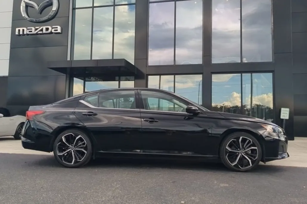 2024 Nissan Altima 2.5 SR photo 1