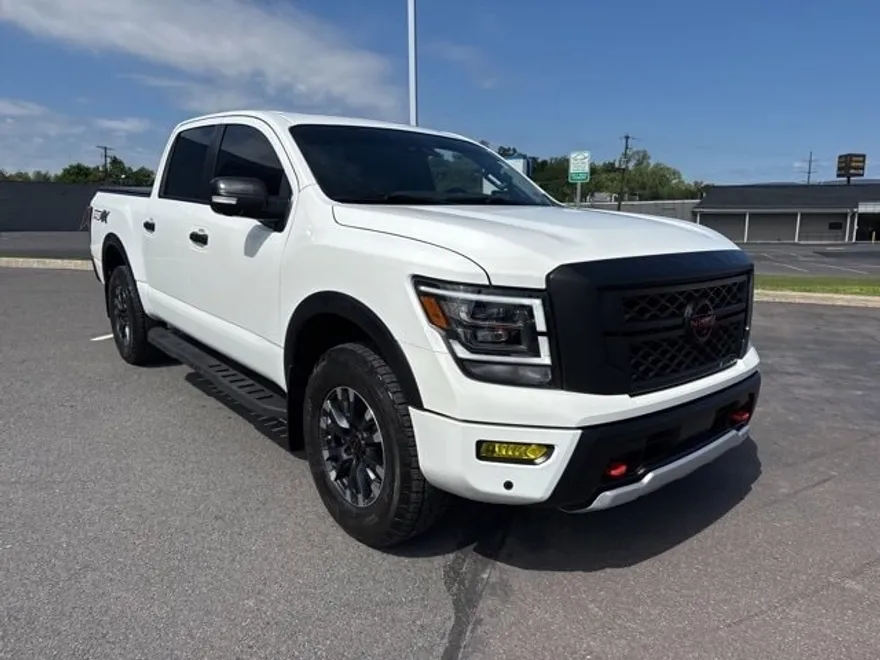 2024 Nissan Titan PRO-4X photo 1