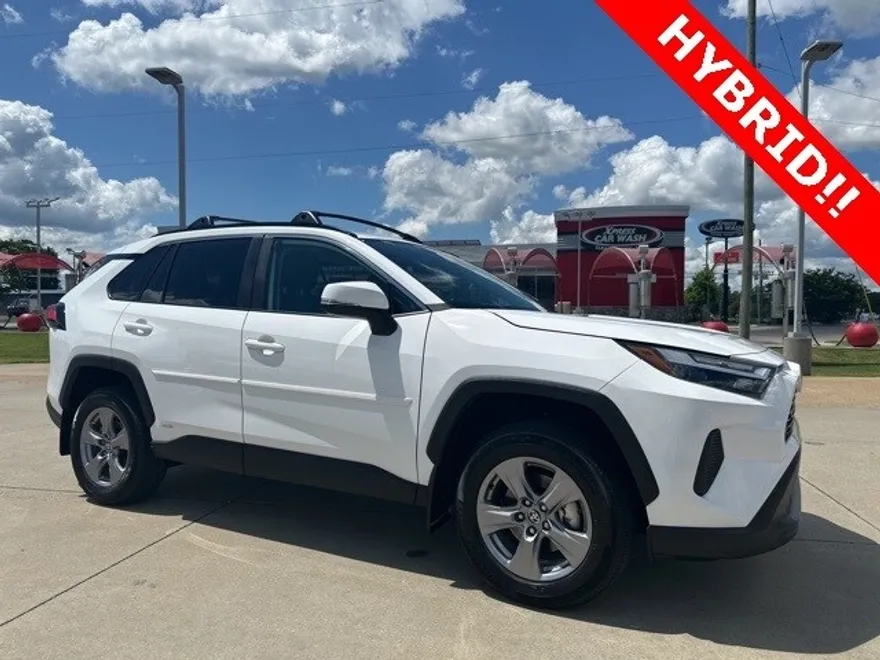 2023 Toyota RAV4 Hybrid XLE photo 1
