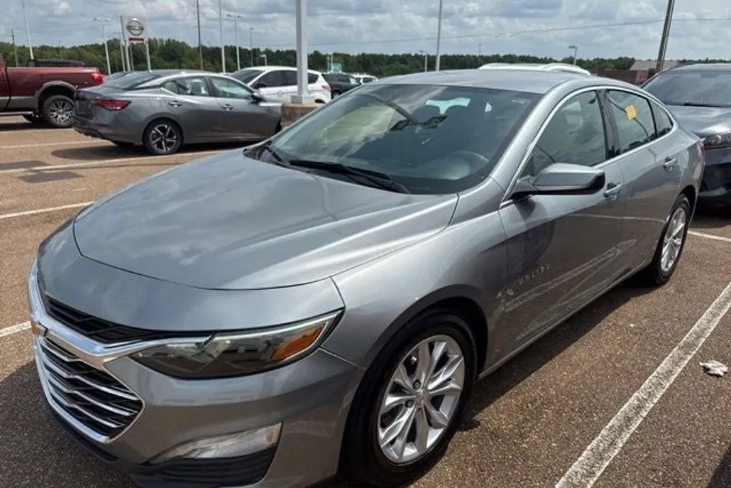 2024 Chevrolet Malibu 1LT photo 1