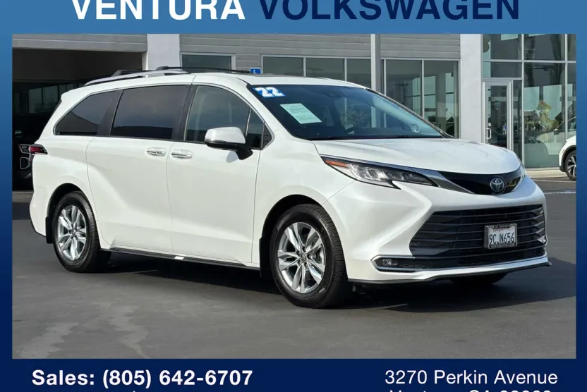 2022 Toyota Sienna Limited photo 1