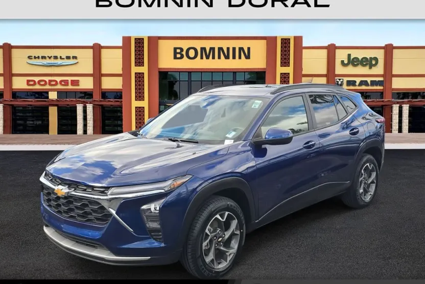 2024 Chevrolet Trax LT photo 1