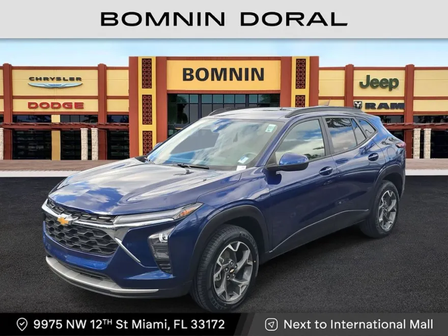 2024 Chevrolet Trax LT photo 1