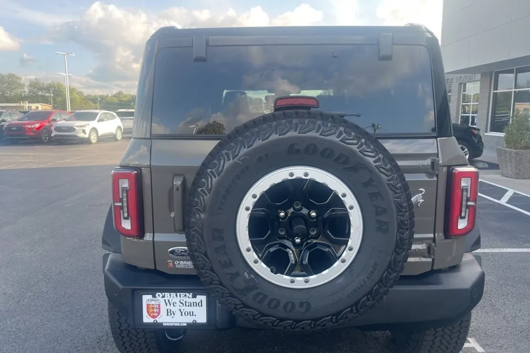 2025 Ford Bronco Outer Banks photo 1