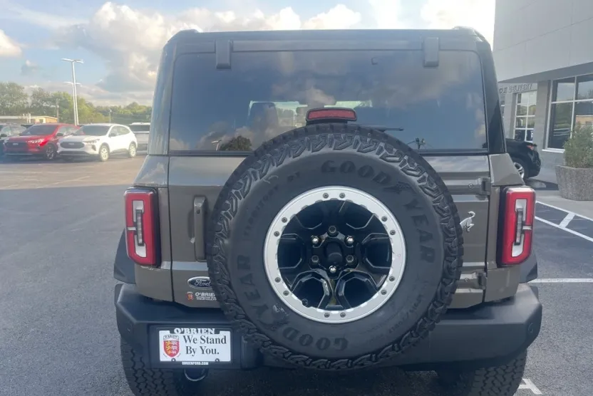 2025 Ford Bronco Outer Banks photo 1
