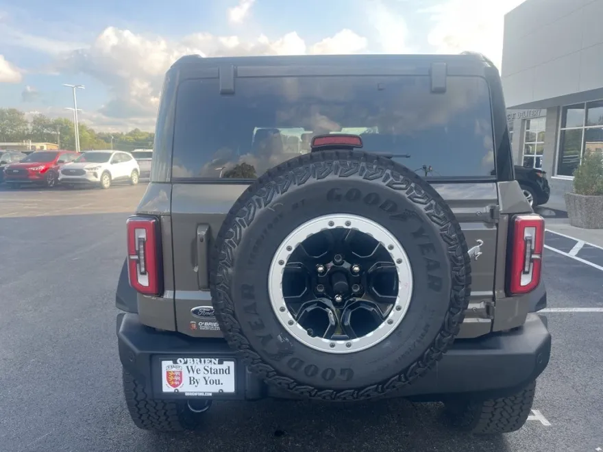 2025 Ford Bronco Outer Banks photo 1