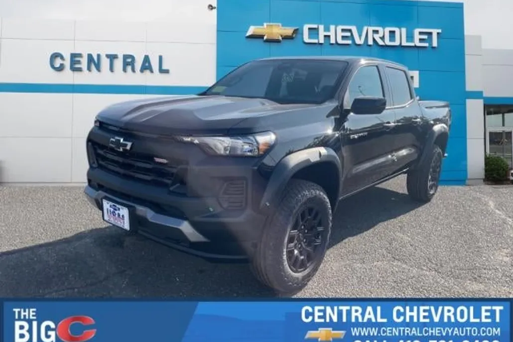 2026 Chevrolet Colorado Trail Boss photo 1