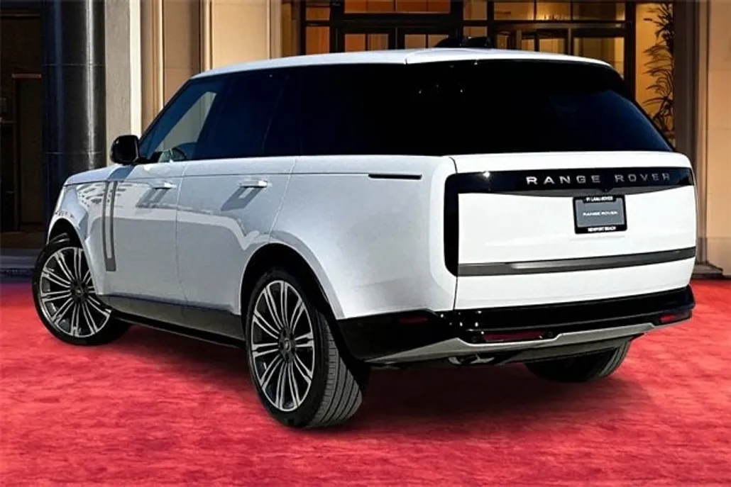 2025 Land Rover Range Rover SE photo 1