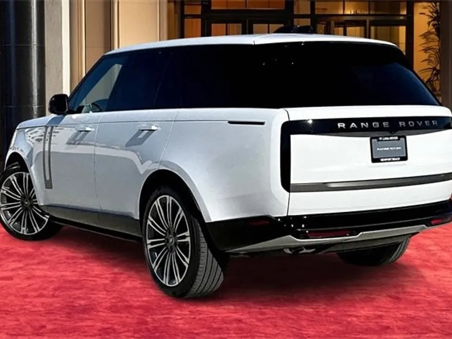 2025 Land Rover Range Rover SE photo 1