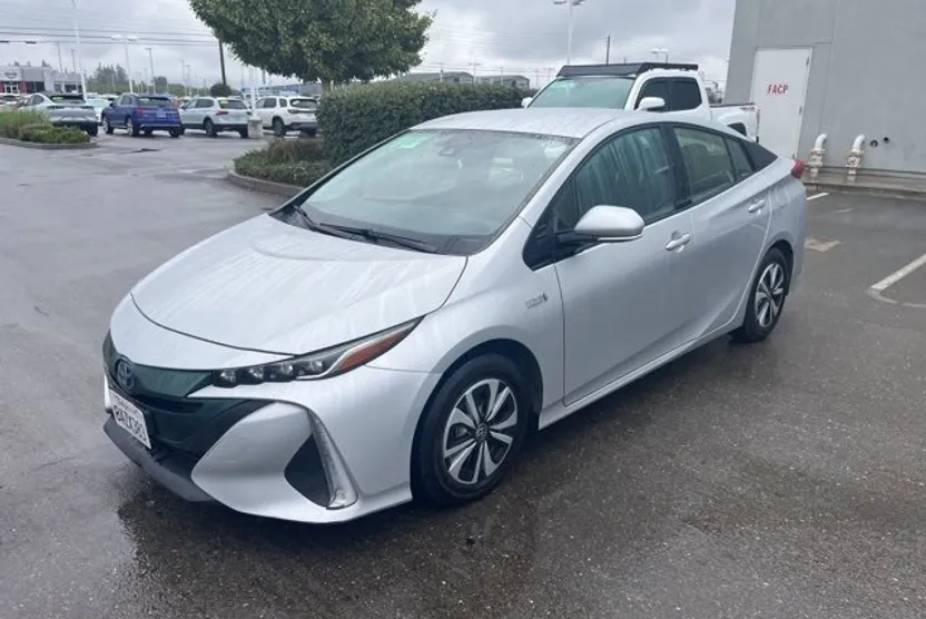 2017 Toyota Prius Prime photo 1