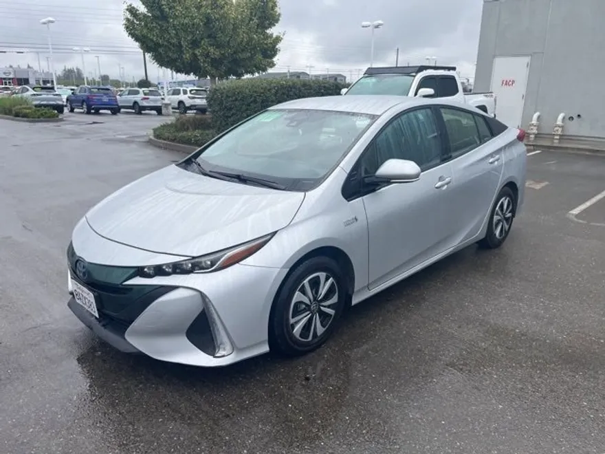 2017 Toyota Prius Prime photo 1