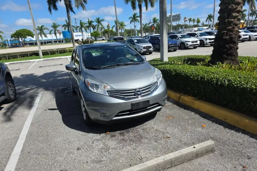 2015 Nissan Versa Note S photo 1
