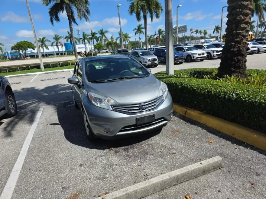 2015 Nissan Versa Note S photo 1