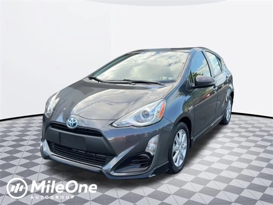 2017 Toyota Prius C Three photo 1