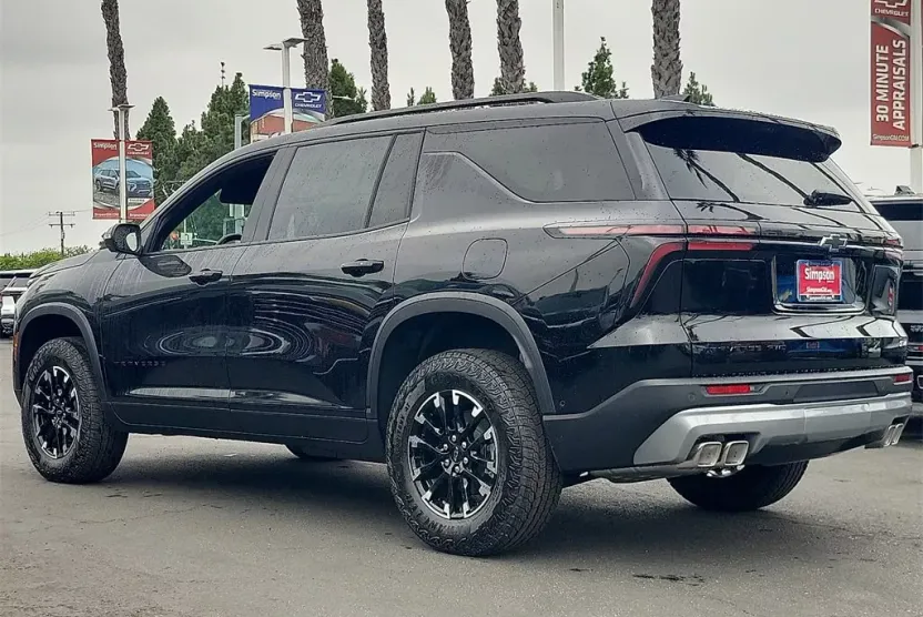 2026 Chevrolet Traverse Z71 photo 1