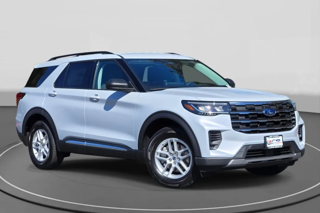 2025 Ford Explorer photo 1