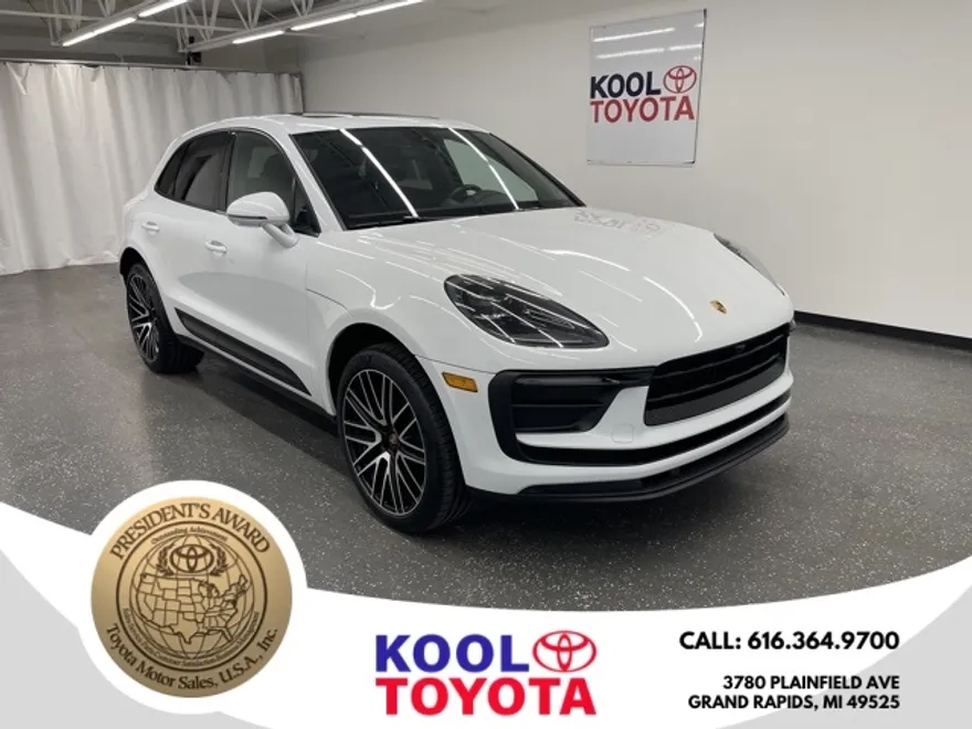 2022 Porsche Macan Base photo 1