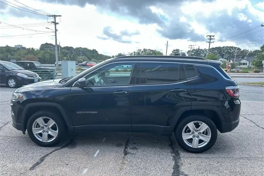 2022 Jeep Compass Latitude photo 1