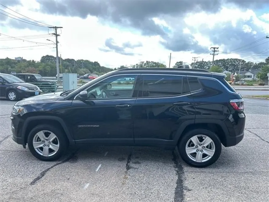 2022 Jeep Compass Latitude photo 1