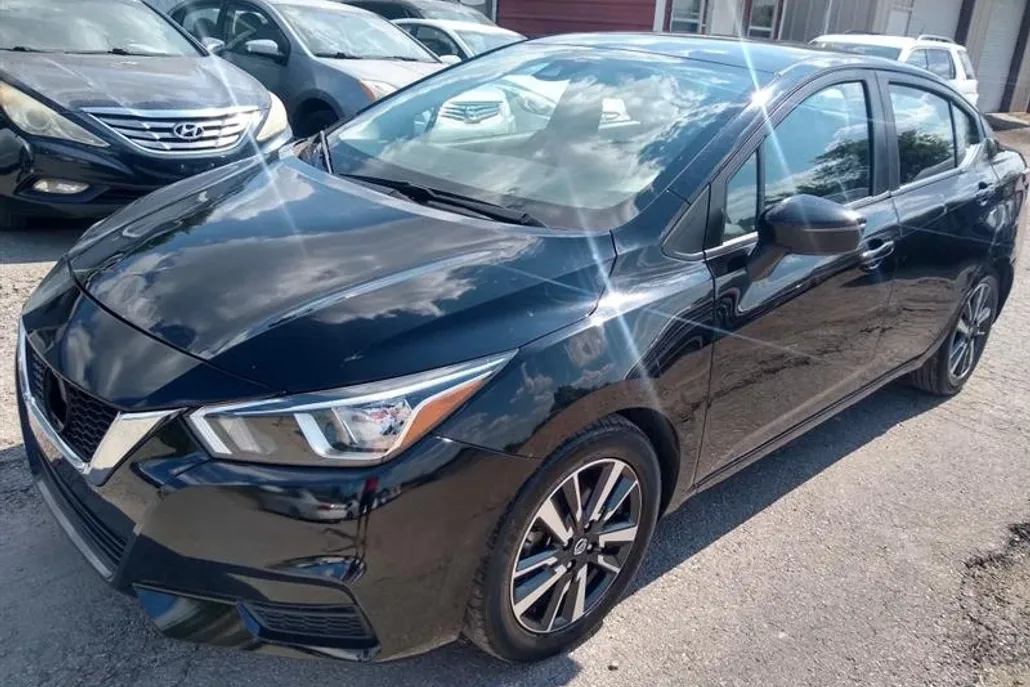 2021 Nissan Versa SV photo 1