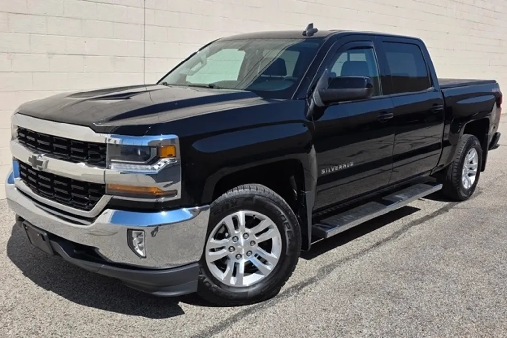 2017 Chevrolet Silverado 1500 LT photo 1
