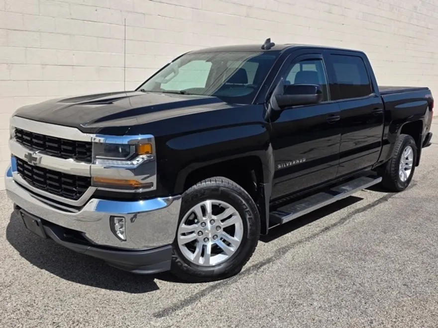 2017 Chevrolet Silverado 1500 LT photo 1