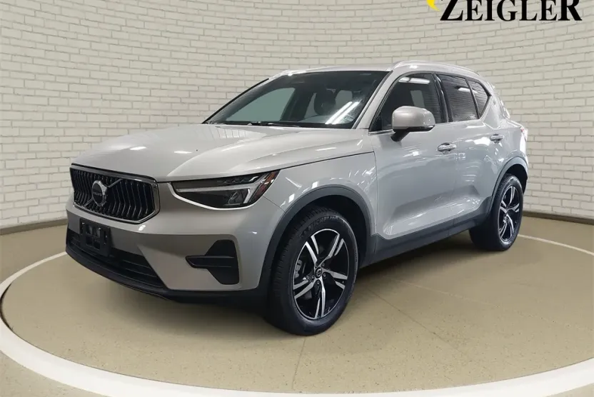 2024 Volvo XC40 Core photo 1