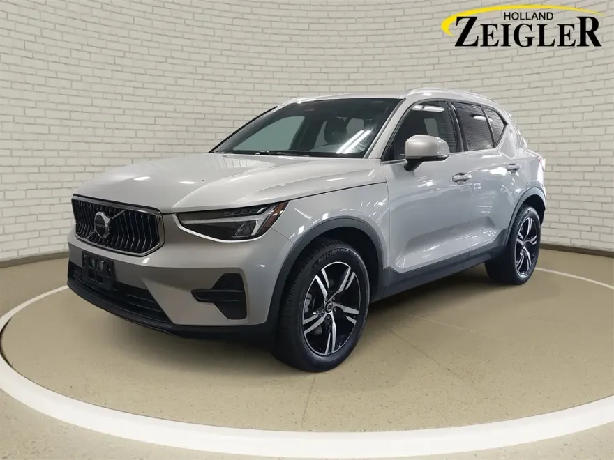 2024 Volvo XC40 Core photo 1